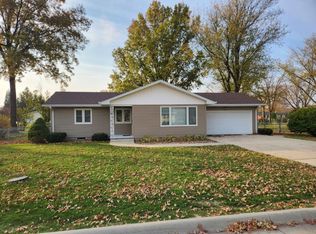329 Oregon Rd, Cedar Falls, IA 50613