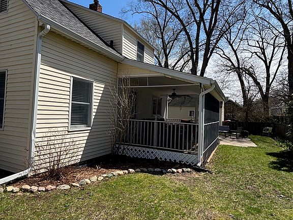 3rd image of 921 Moulton Ave