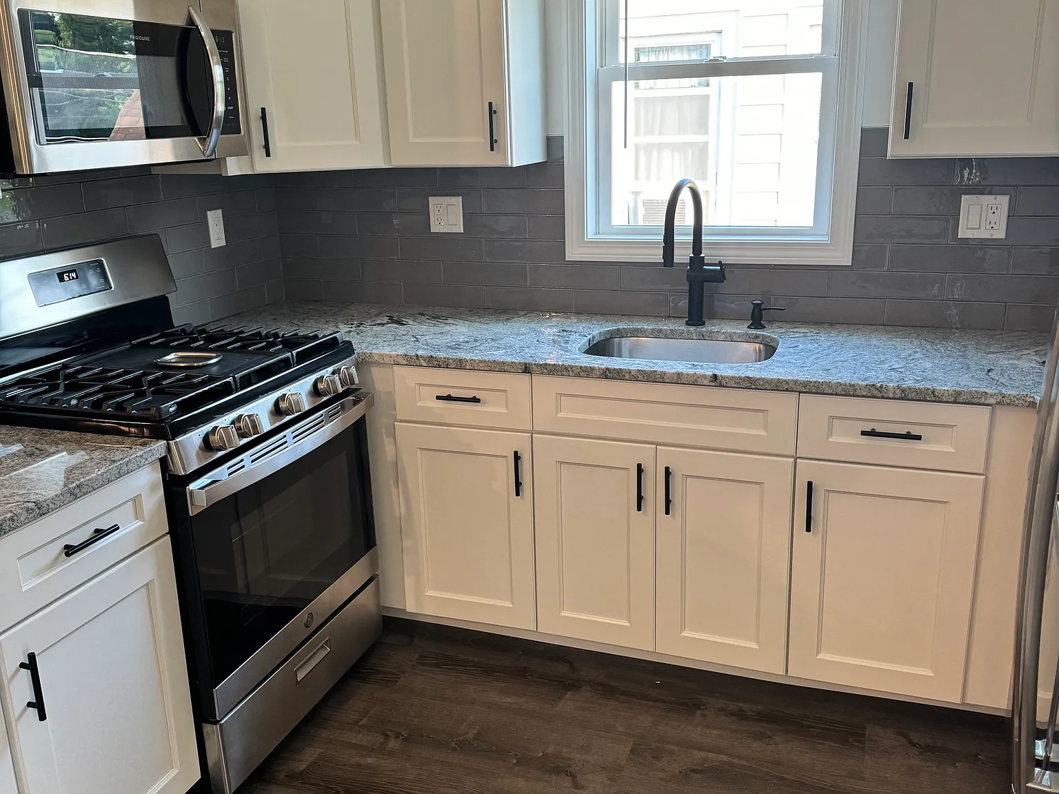 1 bed, 700 sqft, $1,900 — Photo 1