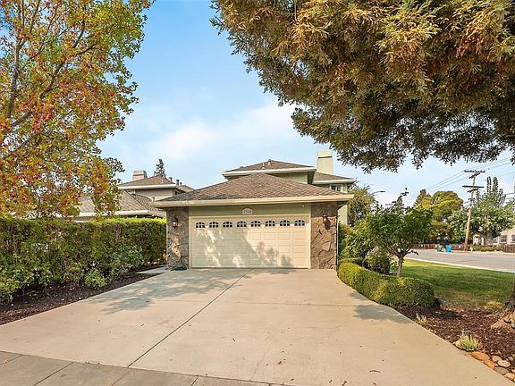 3rd image of 1700 Carleton Ct