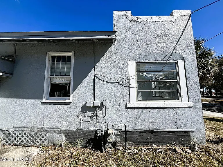 318 Hobart Ave — Photo 18