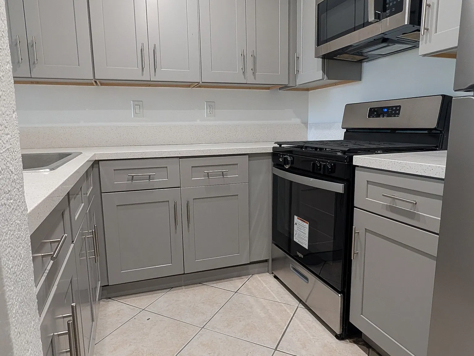 2 bed, 808 sqft, $2,800 — Photo 2
