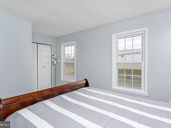 5th image of 76 Pleasant View Dr