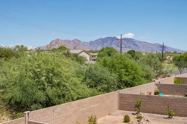 3 bed, 2.5 bath, 2046 sqft, $2,200 — Photo 3
