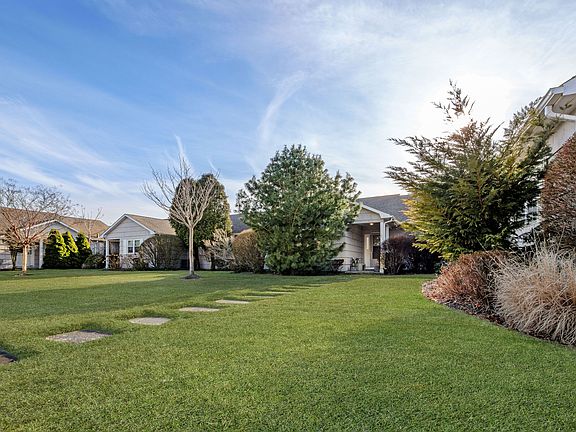 2nd image of 85 Saint Andrews Cir