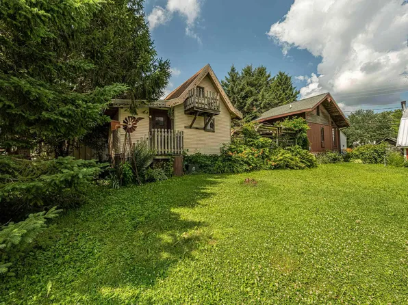 303 Main St #A, Hollandale, WI 53544