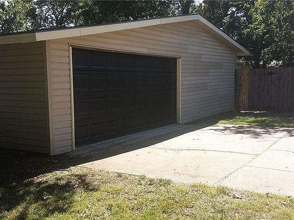 3rd image of 2100 Skylark Dr