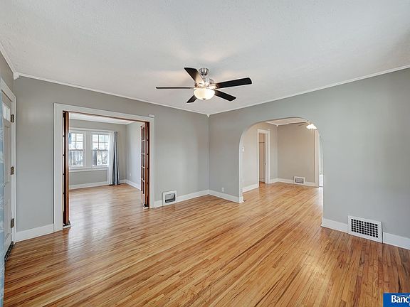 5th image of 5019 Pioneers Blvd