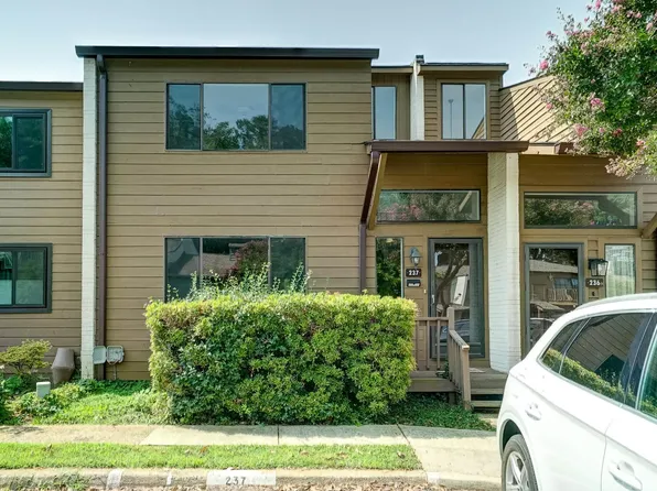 237 Harvest Dr, Charlottesville, VA 22903