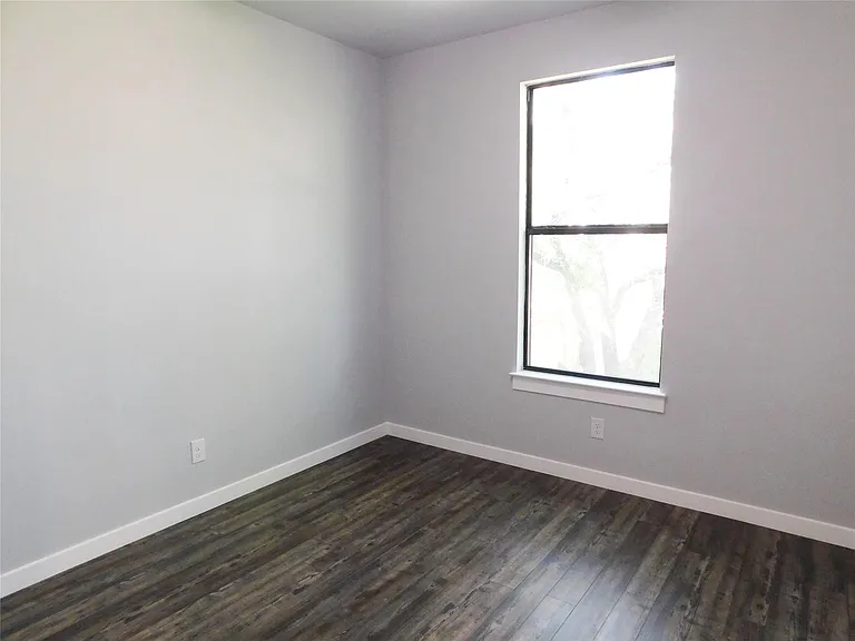 207 Laurel Ln — Photo 13
