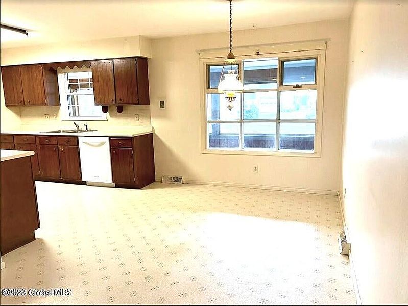 5th image of 6 Collegeview Drive