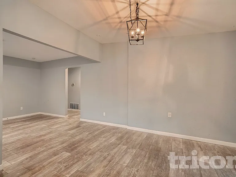 209 Scott Ave — Photo 3