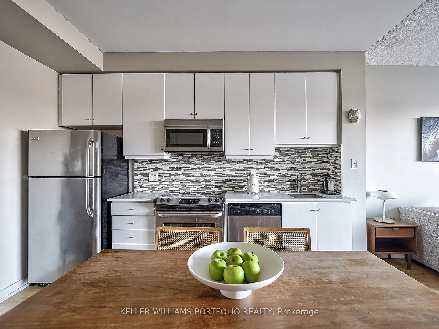 Bohemian Embassy Flats & Lofts — Photo 4