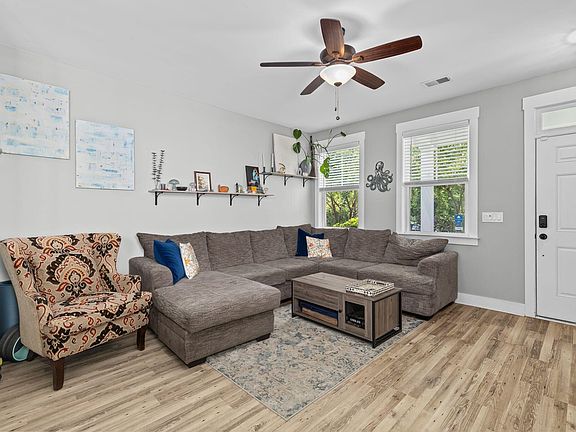 5th image of 3964 Hillyard St