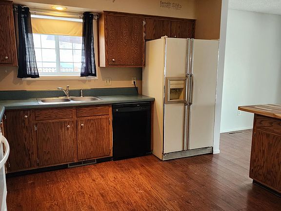 4th image of 413 Columbine Ct