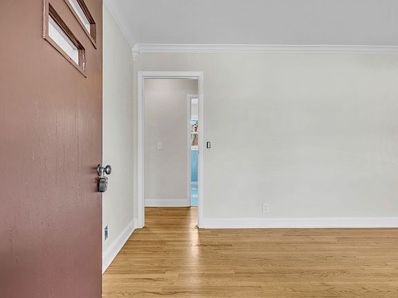3rd image of 108 Duke St
