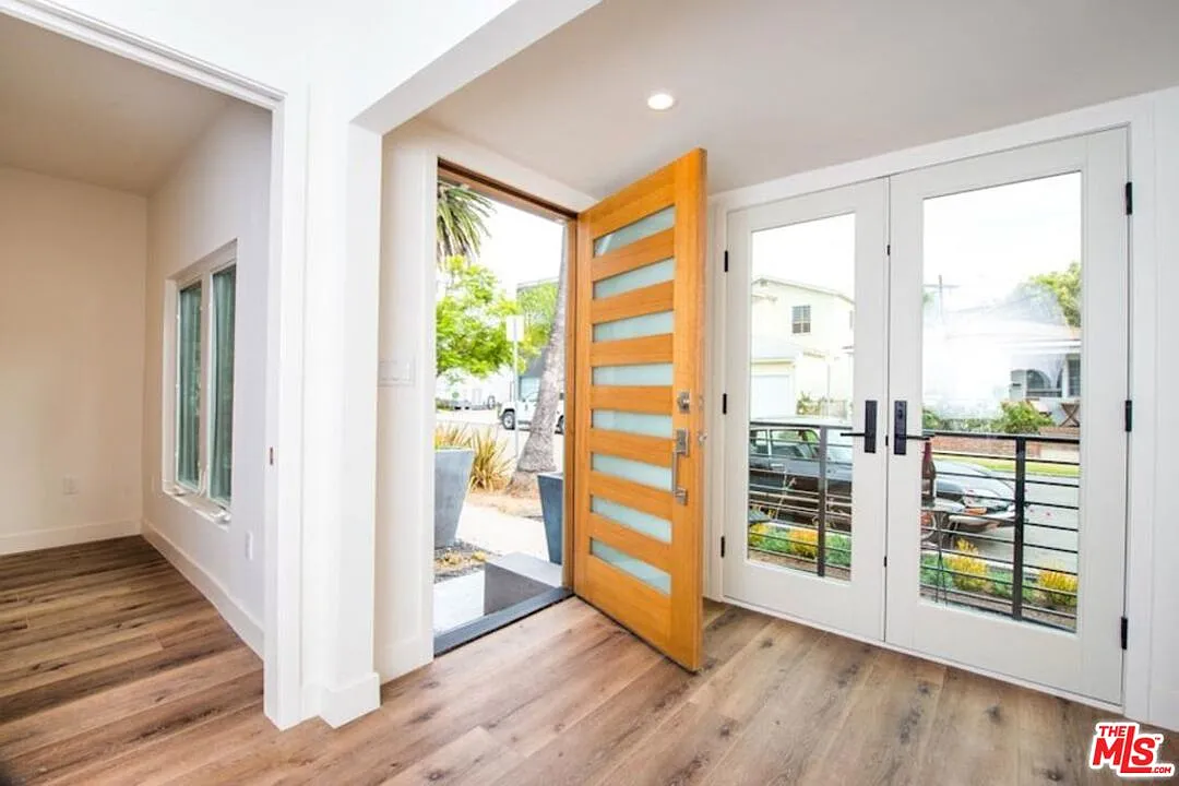 2 bed, 1.0 bath, 700 sqft, $5,200 — Photo 4