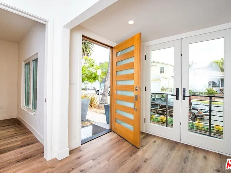 2341 Beach Ave — Photo 4