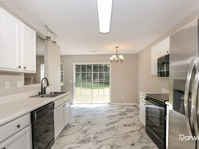 704 Sunmeadow Dr — Photo 3