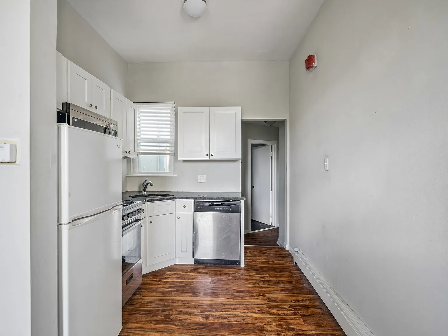 1 bed, $1,050 — Photo 4