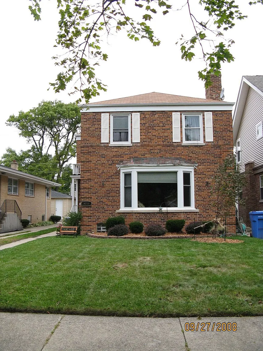 6210 N Forest Glen Ave photo 1