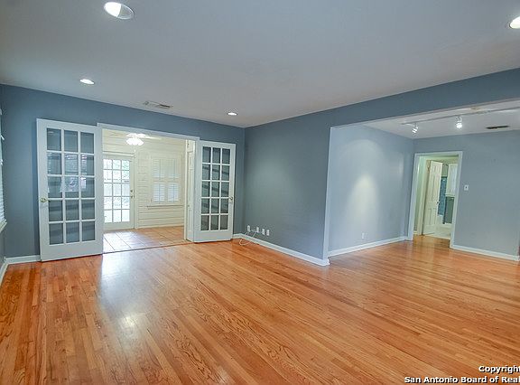 3rd image of 238 Irvington Dr