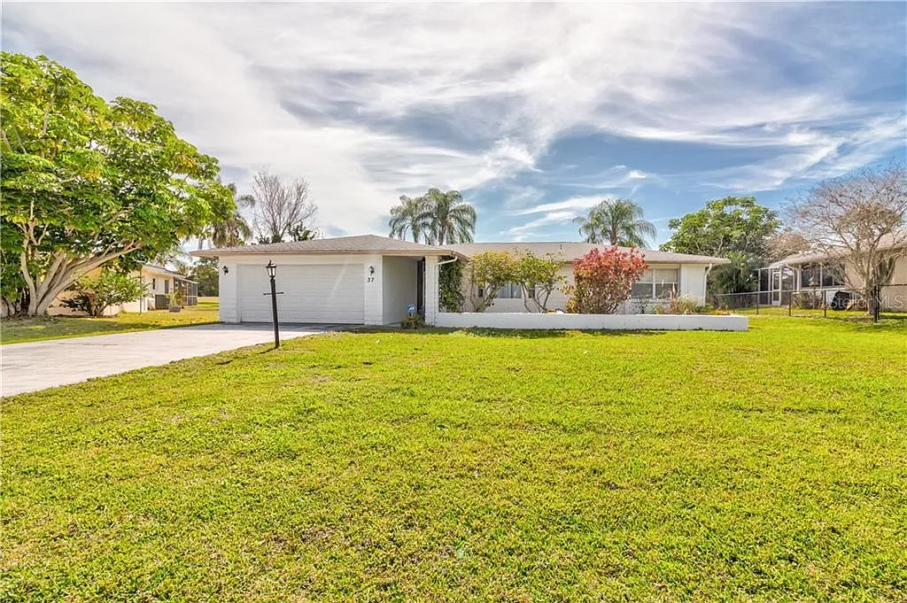3 bed, 2.0 bath, 1321 sqft, $4,000 — Photo 3