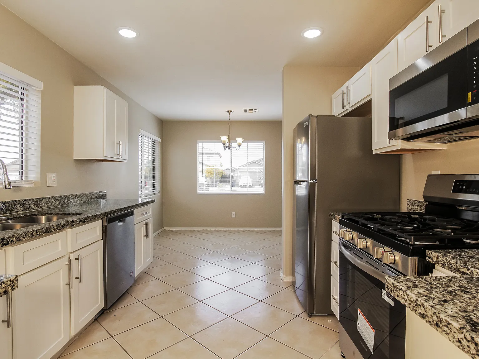 3 bed, 1374 sqft, $1,745 — Photo 4