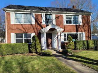 221 S Tompkins St, Howell, MI 48843