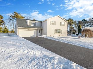 9 Norway Pine Drive, Medford, NY 11763