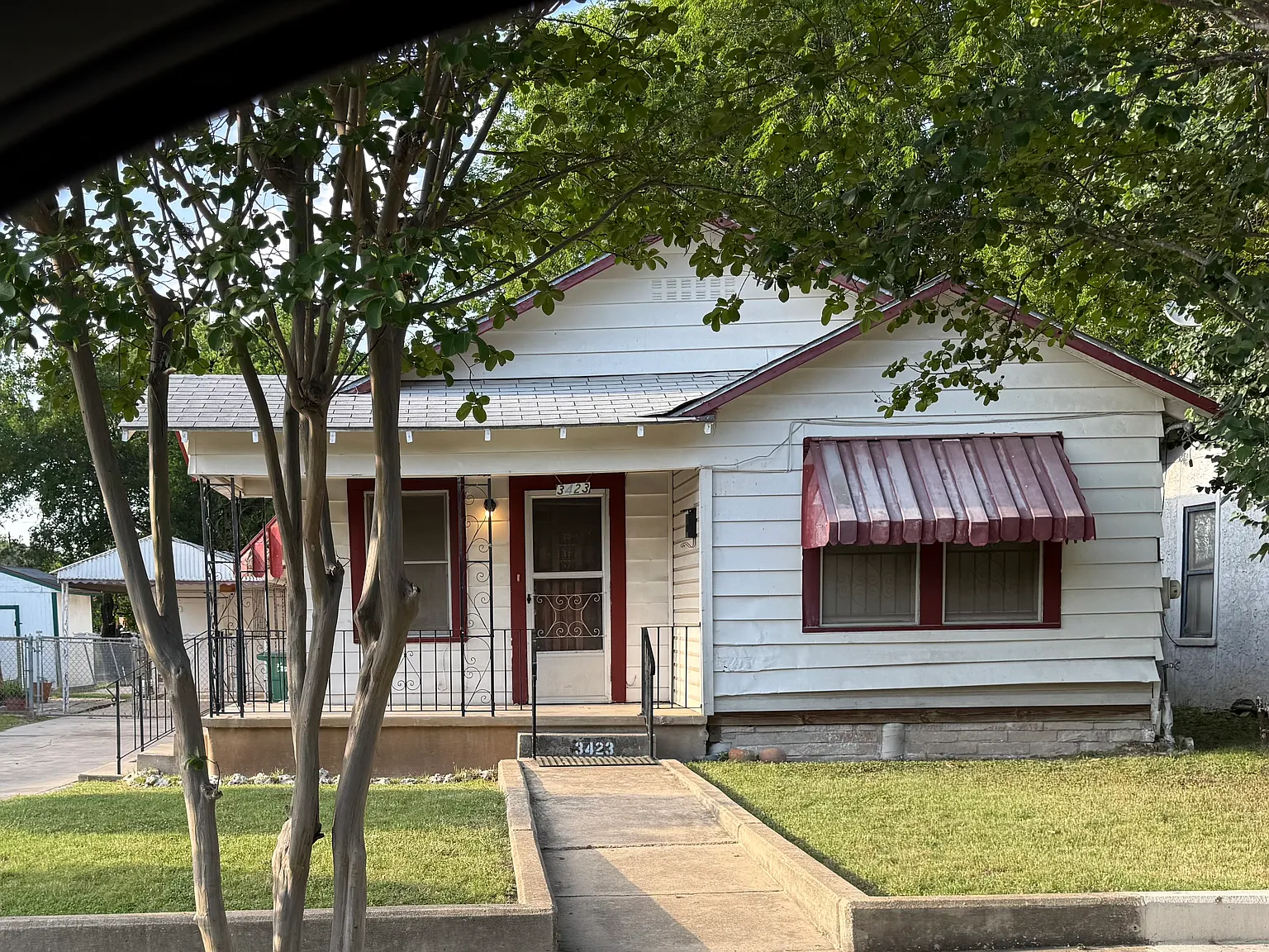 3423 W Houston St — Photo 2