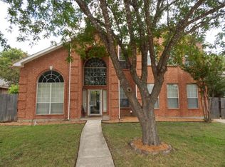 825 Raintree Ln, Desoto, TX 75115