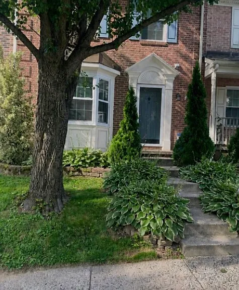 1927 Millington Sq — Photo 2