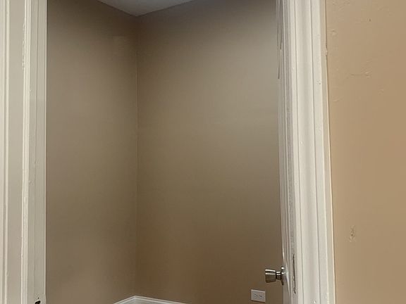 4th image of 5524 S Wells St