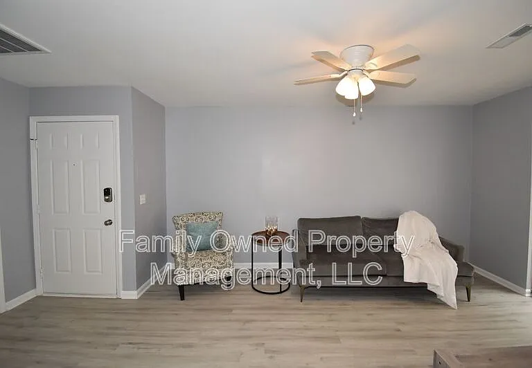 113 Susan Dr #A — Photo 2
