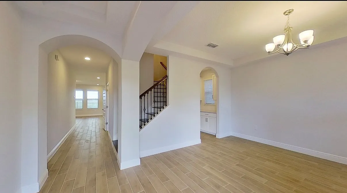 5 bed, 3225 sqft, $4,500 — Photo 2