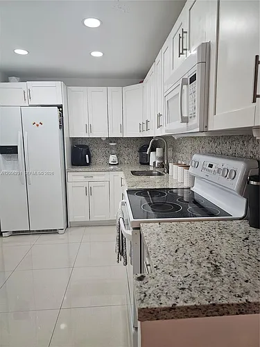 20400 W Country Club Dr Photo 1