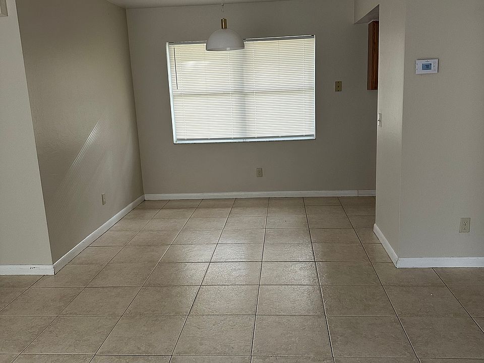 2nd image of 4004 S Edgewater Cir