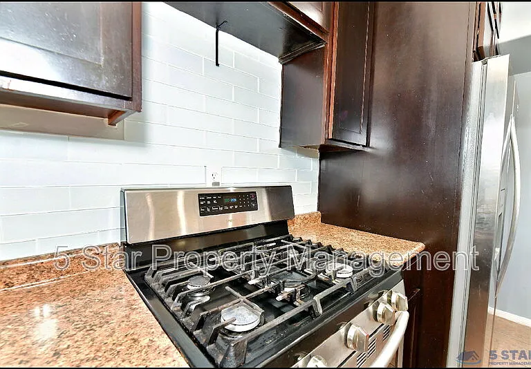 6372 Franklin Ridge Dr — Photo 16
