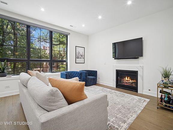 4th image of 2625 N Wilton Ave #2
