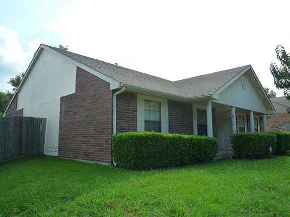3rd image of 1040 Opal Dr
