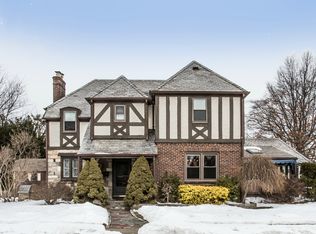 43 Croyden Rd, Mineola, NY 11501