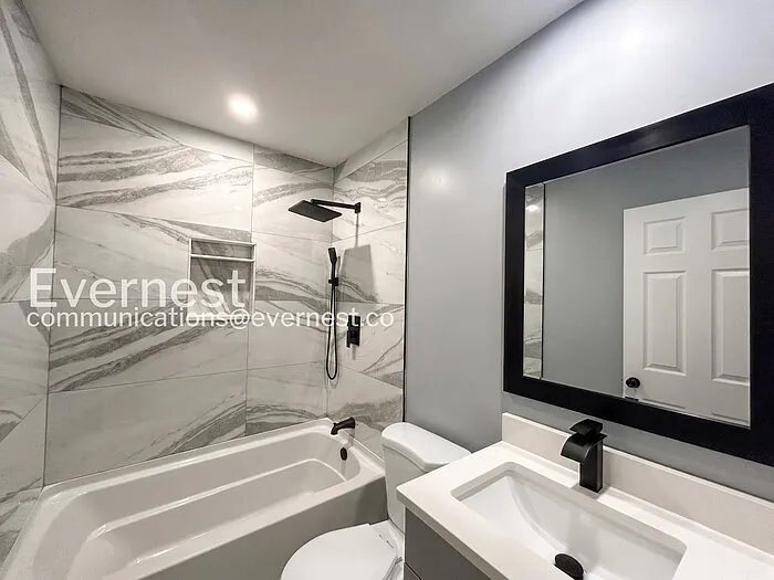 1621 Locust St — Photo 15