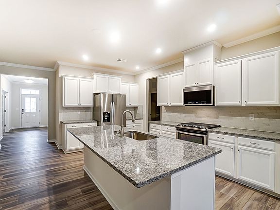 Photo representation of the Evelyn plan. Colors, finishes and options will vary.