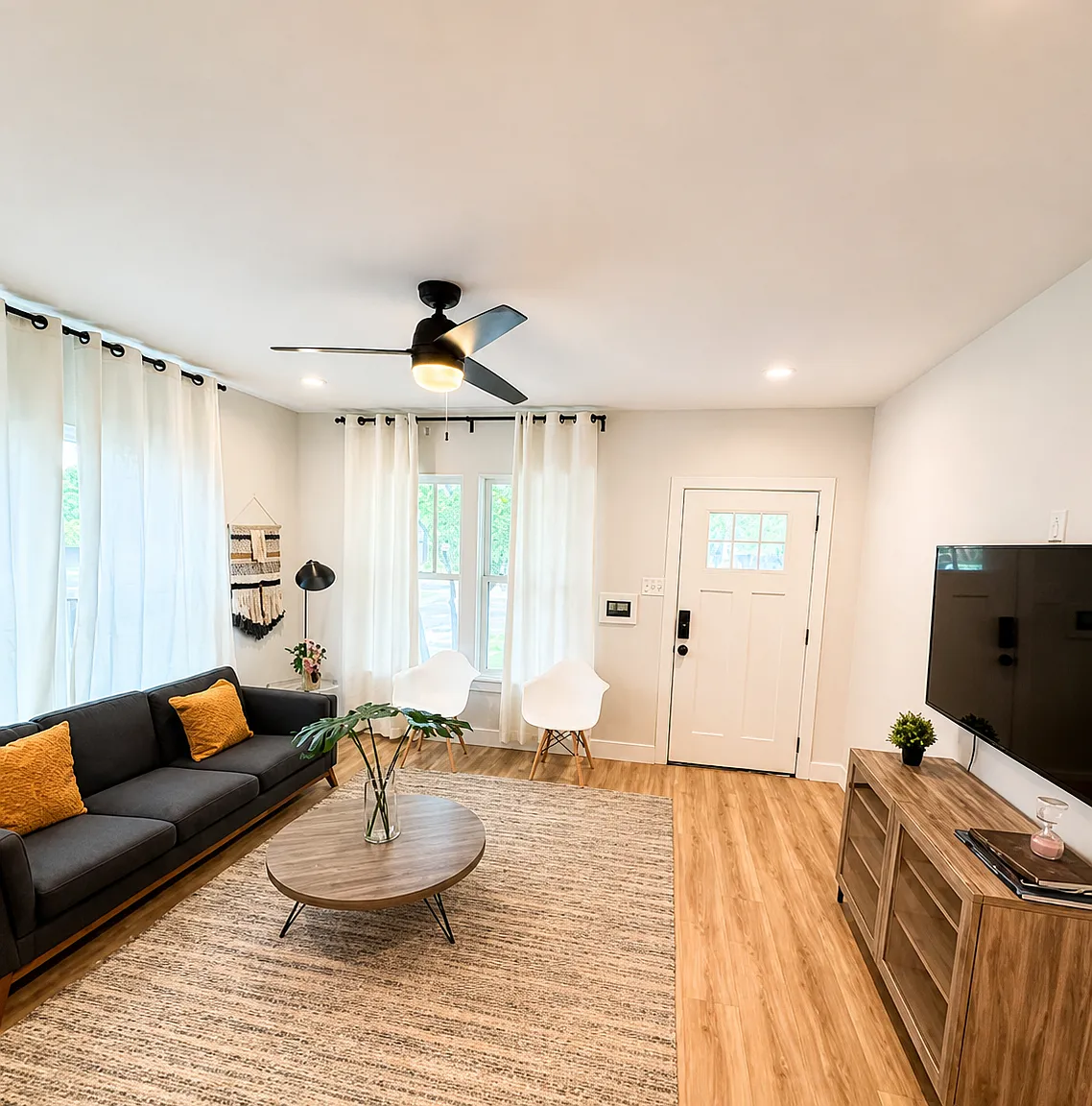 3 bed, 1600 sqft, $5,500 — Photo 3