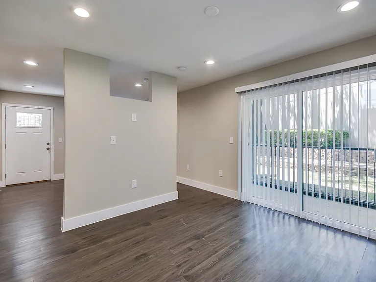 935 La Posada Dr #142 — Photo 20