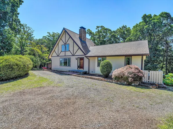 99 Raglin Branch Ln, Ferrum, VA 24088