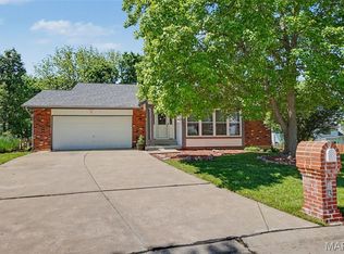 13 Running Waters Ct, Saint Charles, MO 63304