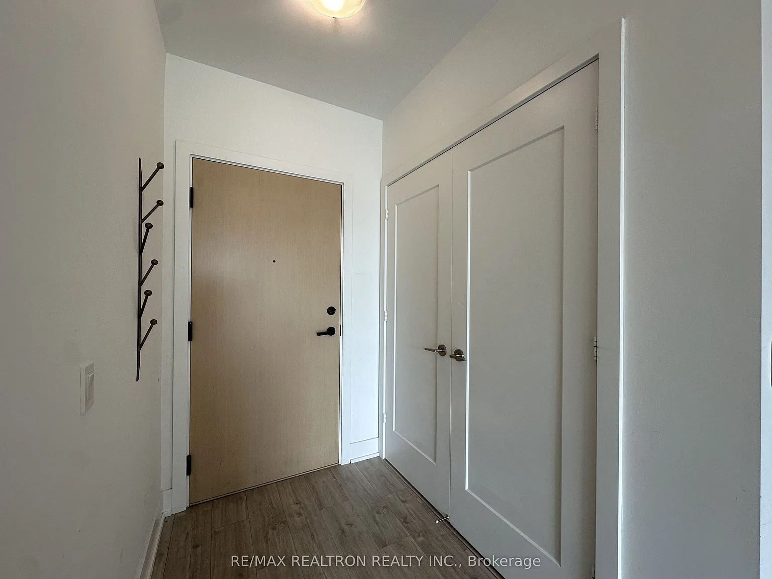J. Davis House — Photo 2