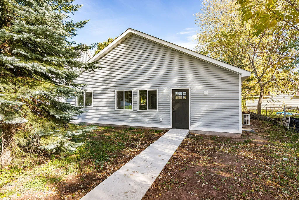 2 bed, 800 sqft, $2,000 — Photo 1
